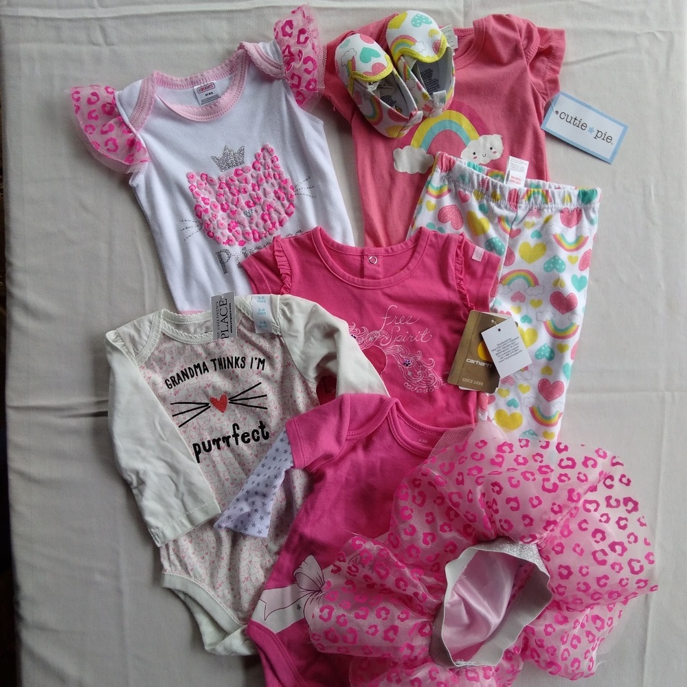 8 different items of baby girl clothes NEW 0-6 MO